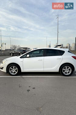 Хэтчбек Opel Astra 2012 в 