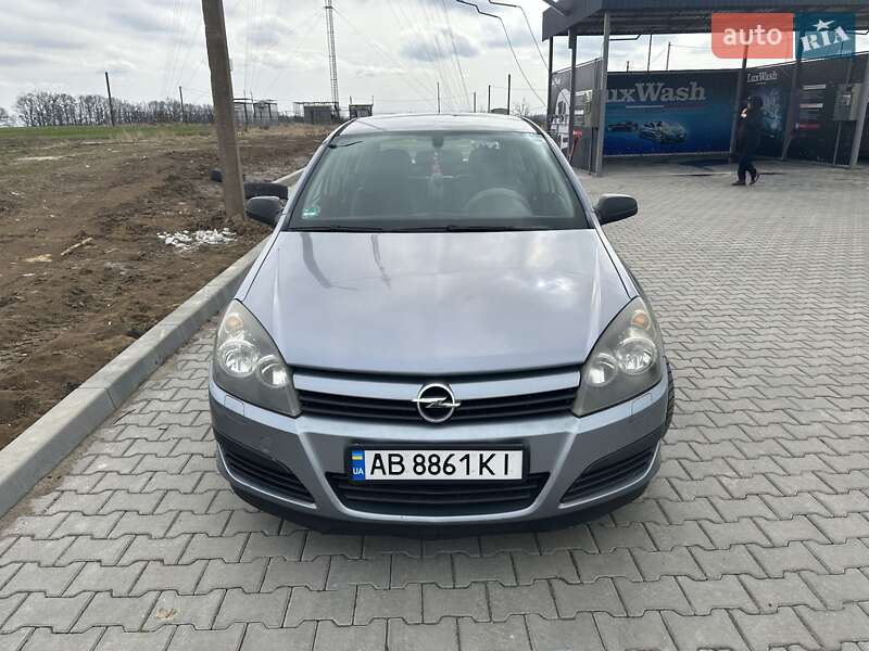 Хэтчбек Opel Astra 2004 в 