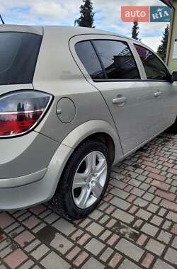 Хэтчбек Opel Astra 2009 в 