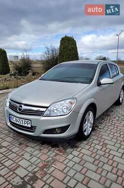 Хэтчбек Opel Astra 2009 в Мостиске