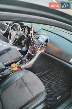 Универсал Opel Astra 2012 в 