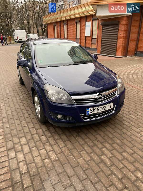 Хэтчбек Opel Astra 2013 в Ровно фото 7 Хэтчбек Opel Astra 2013 в Ровно