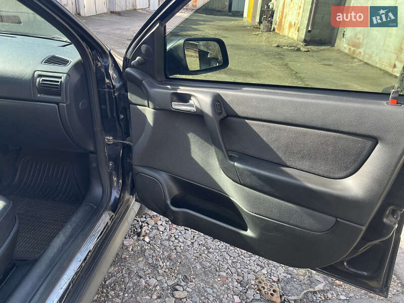 Седан Opel Astra 2003 в Києві