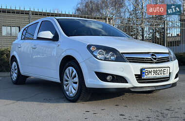 Хэтчбек Opel Astra 2013 в 