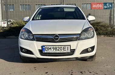 Хэтчбек Opel Astra 2013 в 
