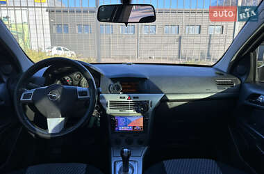 Хэтчбек Opel Astra 2013 в 
