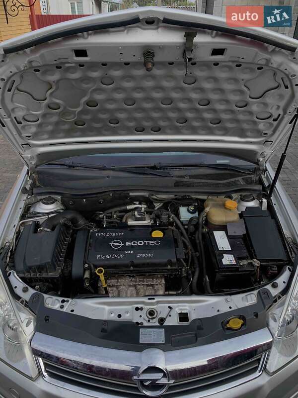 Универсал Opel Astra 2008 в Костополе