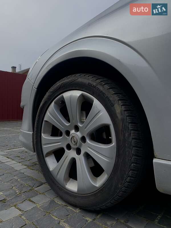 Универсал Opel Astra 2008 в Костополе