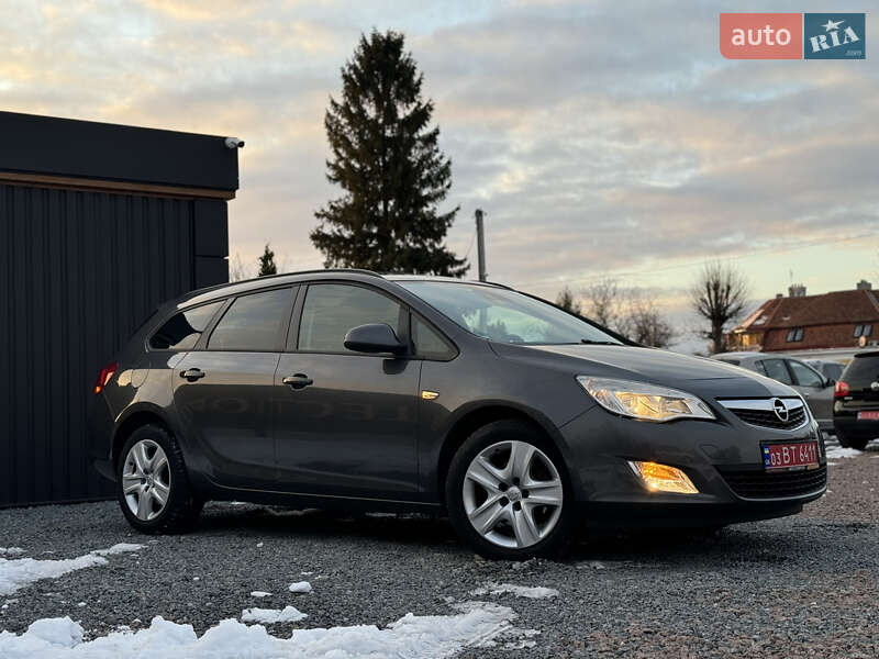 Универсал Opel Astra 2012 в Дрогобыче