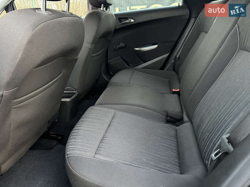 Универсал Opel Astra 2012 в Дрогобыче