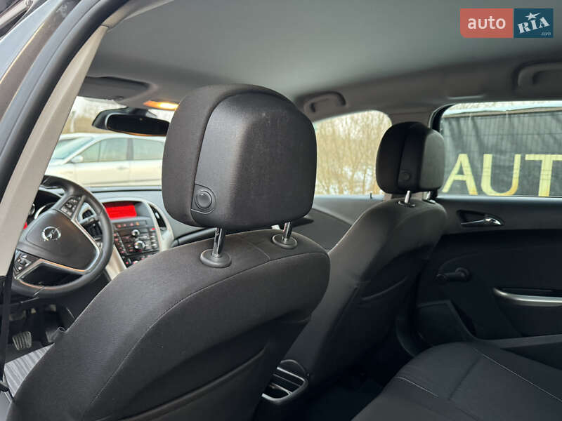 Универсал Opel Astra 2012 в Дрогобыче