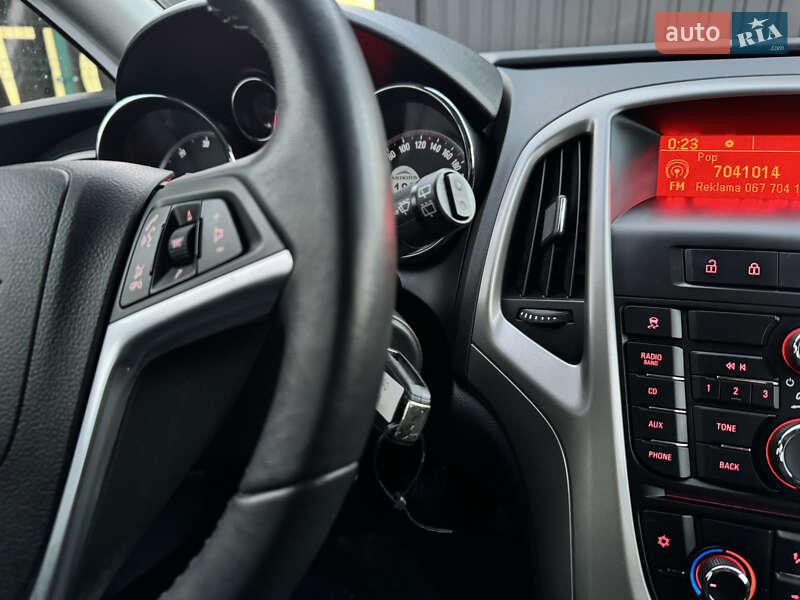 Универсал Opel Astra 2012 в Дрогобыче