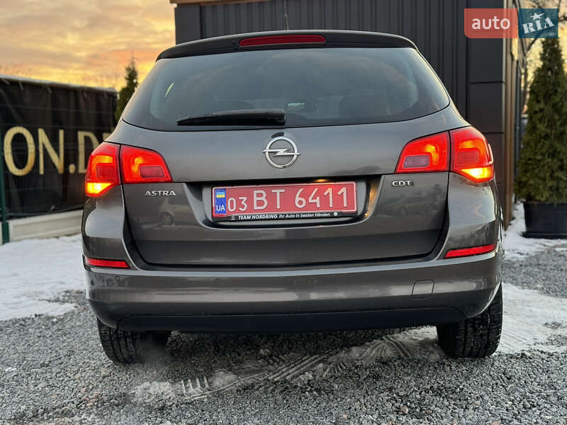 Универсал Opel Astra 2012 в Дрогобыче