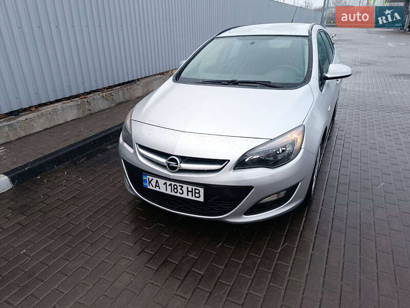 Универсал Opel Astra 2014 в Киеве