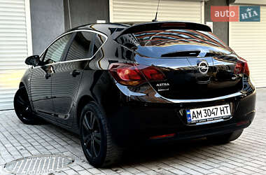 Хэтчбек Opel Astra 2011 в Житомире