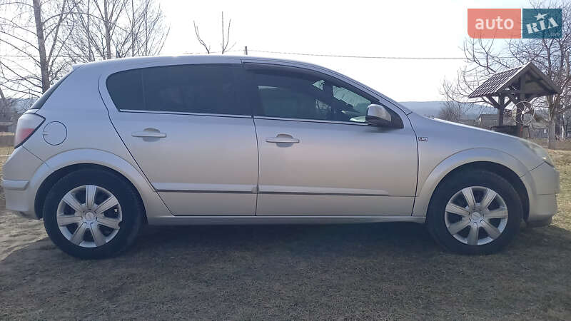 Хетчбек Opel Astra 2004 в Чернівцях фото 4 Хетчбек Opel Astra 2004 в Чернівцях