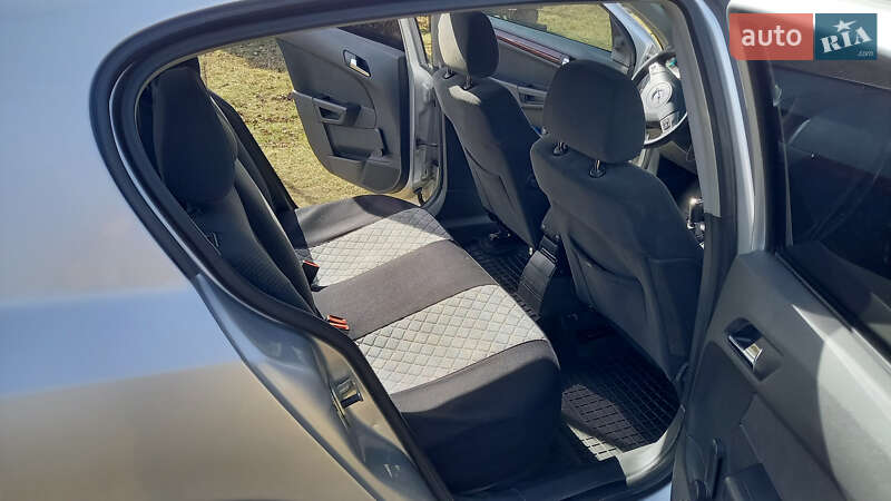 Хетчбек Opel Astra 2004 в Чернівцях фото 11 Хетчбек Opel Astra 2004 в Чернівцях