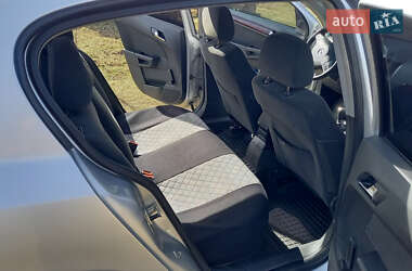 Хэтчбек Opel Astra 2004 в 
