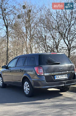 Универсал Opel Astra 2011 в 