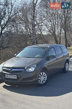 Универсал Opel Astra 2011 в 