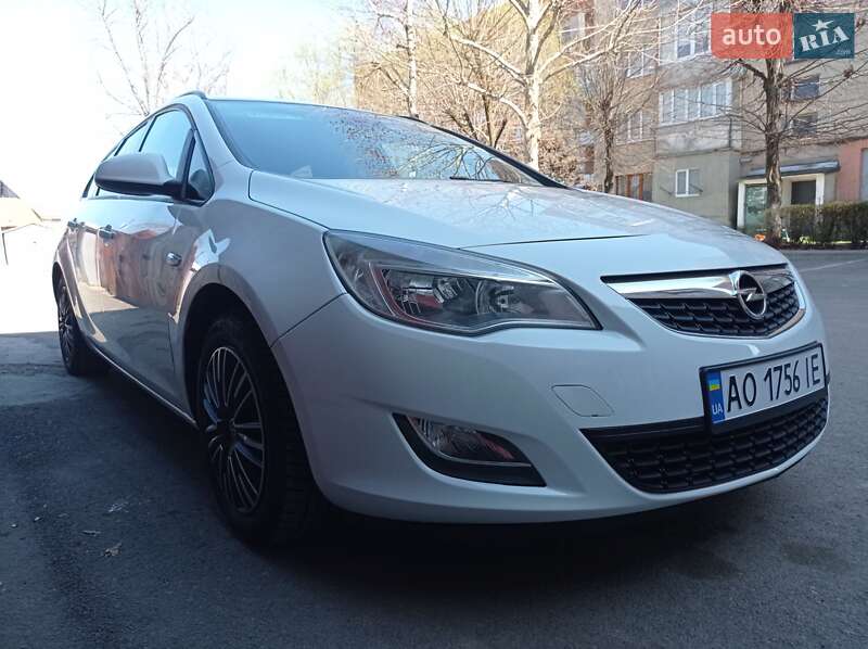 Opel Astra 2011