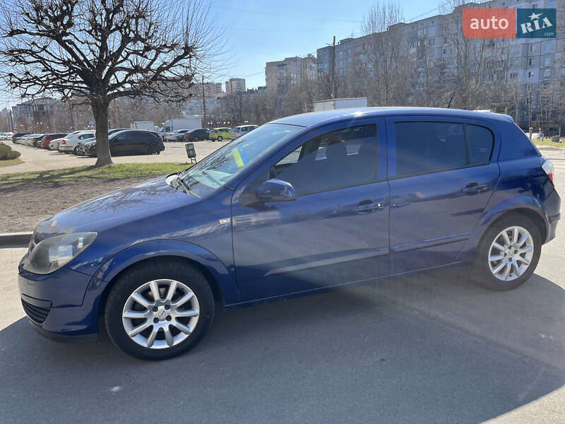 Хэтчбек Opel Astra 2004 в Вишневом