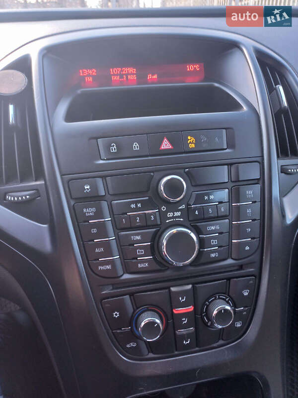 Универсал Opel Astra 2011 в Полтаве