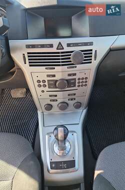 Хэтчбек Opel Astra 2009 в 