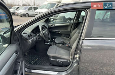 Универсал Opel Astra 2010 в 