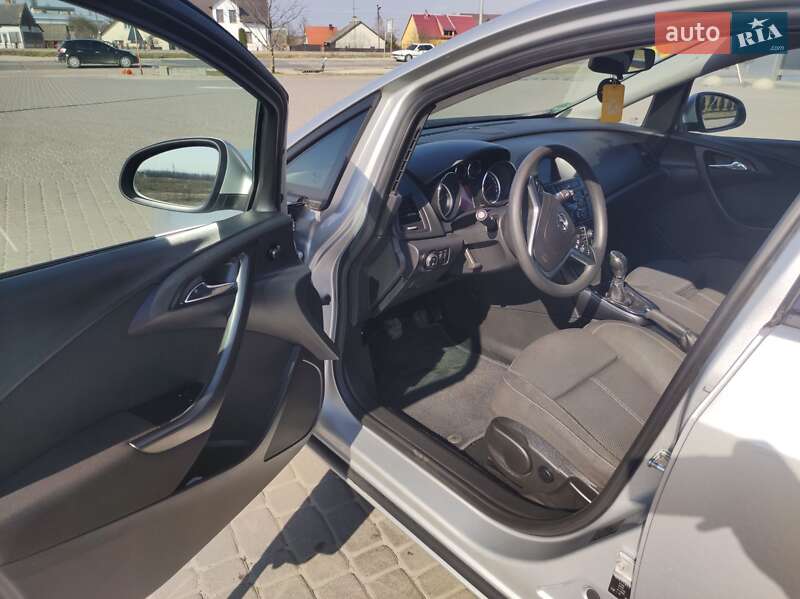 Універсал Opel Astra 2011 в Городку