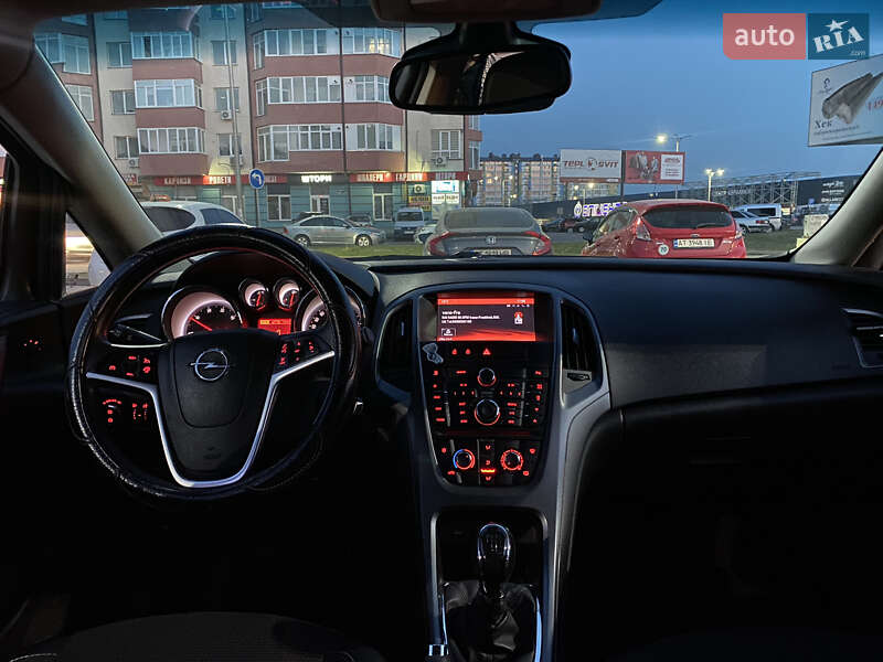 Универсал Opel Astra 2014 в Ивано-Франковске