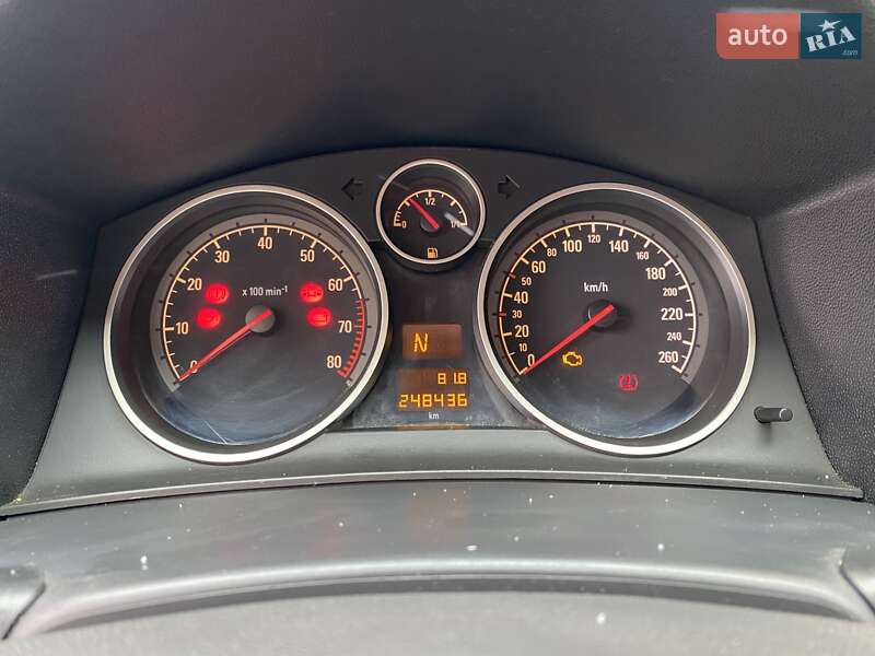 Універсал Opel Astra 2005 в Чернігові