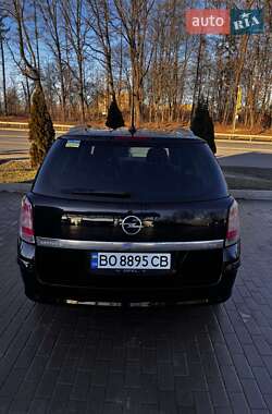Универсал Opel Astra 2010 в 