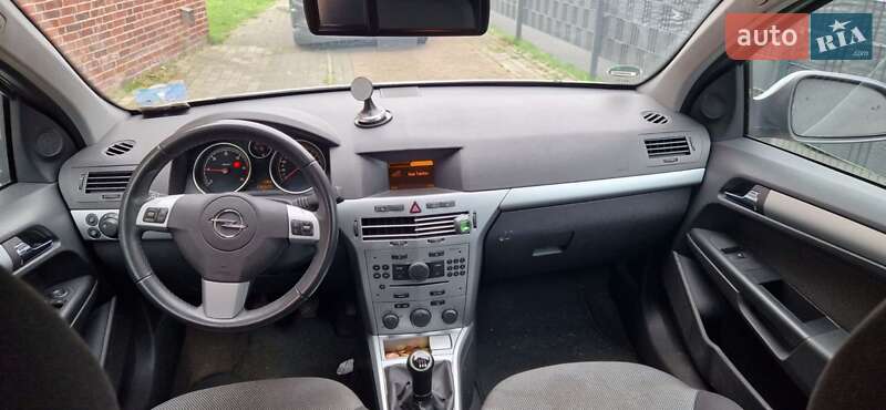 Универсал Opel Astra 2009 в Луцке