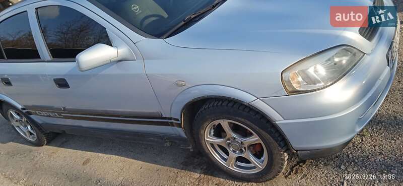 Седан Opel Astra 2005 в Кременчуге