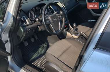 Универсал Opel Astra 2012 в 