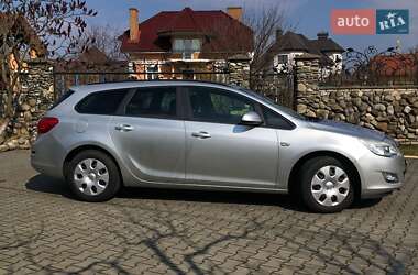 Универсал Opel Astra 2012 в 
