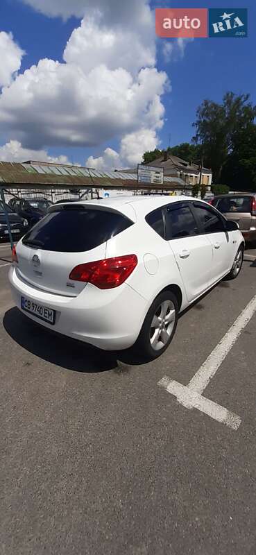 Хэтчбек Opel Astra 2011 в Нежине