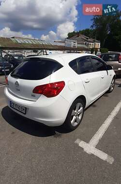 Хэтчбек Opel Astra 2011 в 