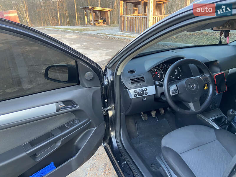 Універсал Opel Astra 2005 в Тернополі