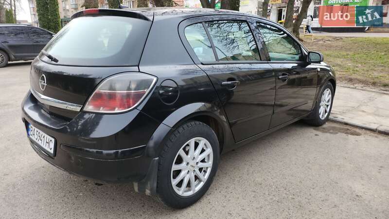 Хетчбек Opel Astra 2007 в Горішніх Плавнях
