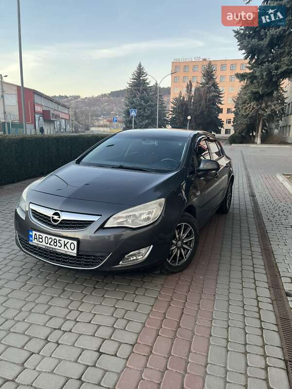 Opel Astra 2011