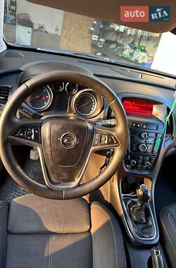 Універсал Opel Astra 2011 в 