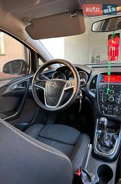 Універсал Opel Astra 2011 в 