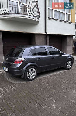 Хэтчбек Opel Astra 2006 в 