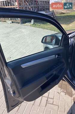 Универсал Opel Astra 2010 в 