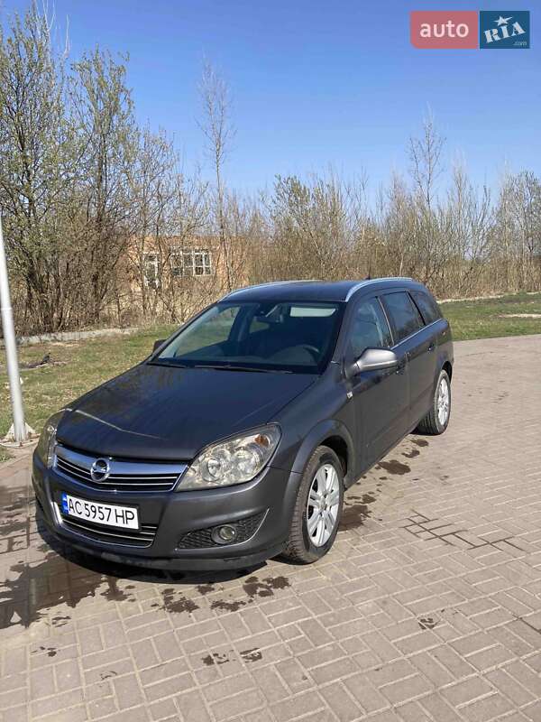 Универсал Opel Astra 2010 в 