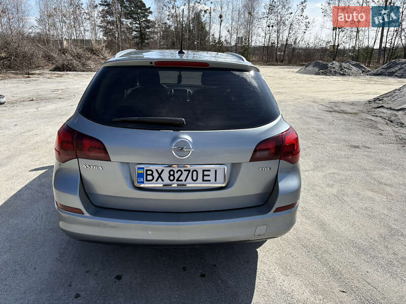 Универсал Opel Astra 2011 в Славуте