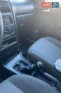 Седан Opel Astra 2005 в 