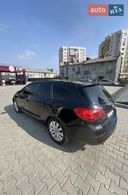 Универсал Opel Astra 2011 в 